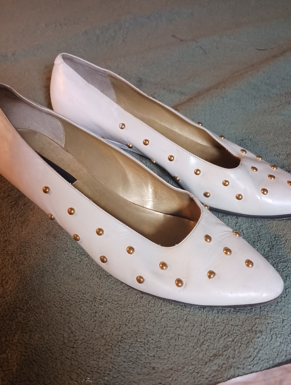 NIRMAN MARCUS White Pointed-Toe Flats with Gold Studs Made In Italy
